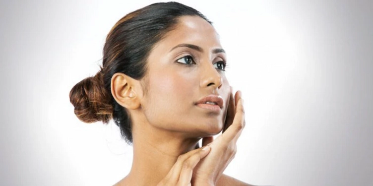 Dermatologların Önerdiği Akneli Cilt Güneş Kremi